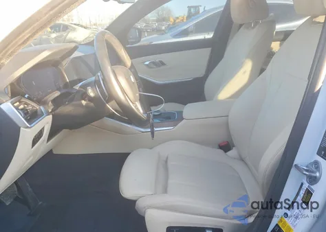 2021 BMW 330Xi z USA, uszkodzony, nr VIN 3MW5R7J03M8B57520